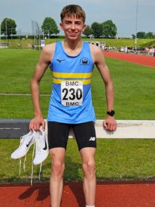 Jake Meyburgh runs 3000m age 14 record of 8:19.46